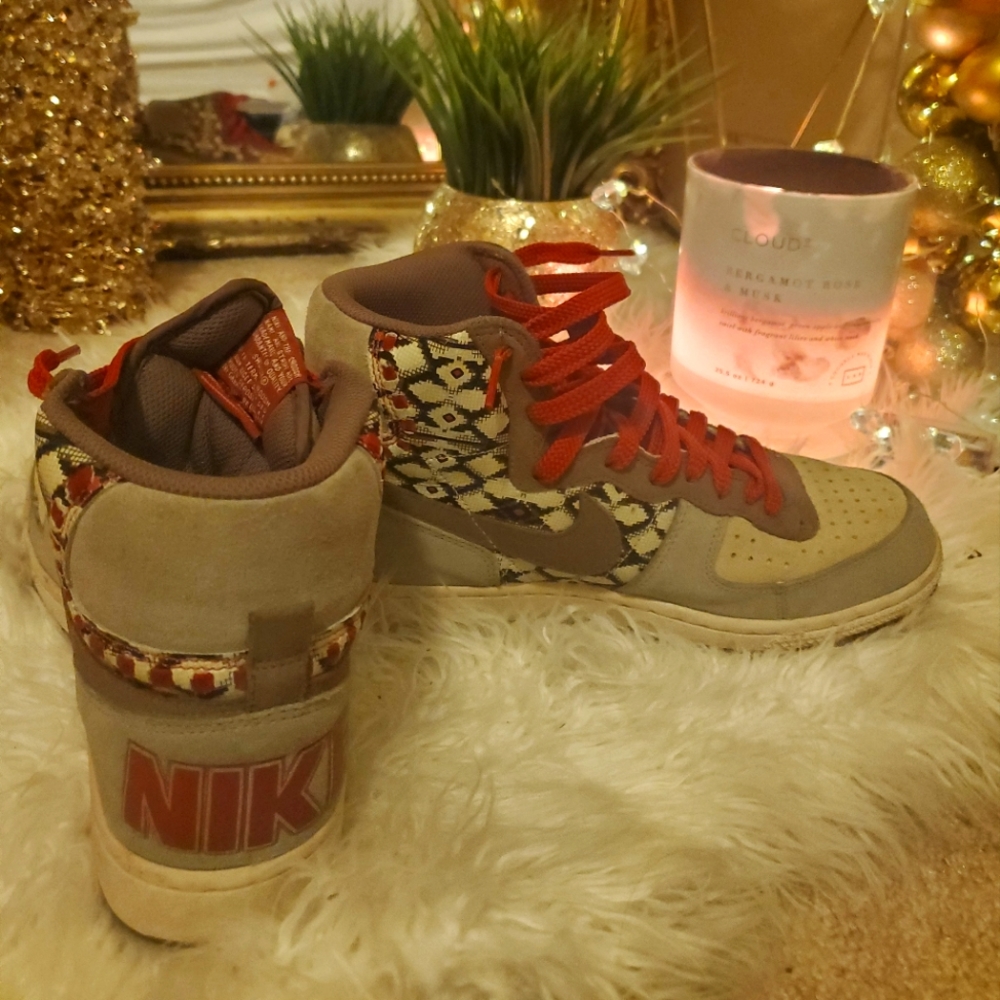 Nikes 8.5